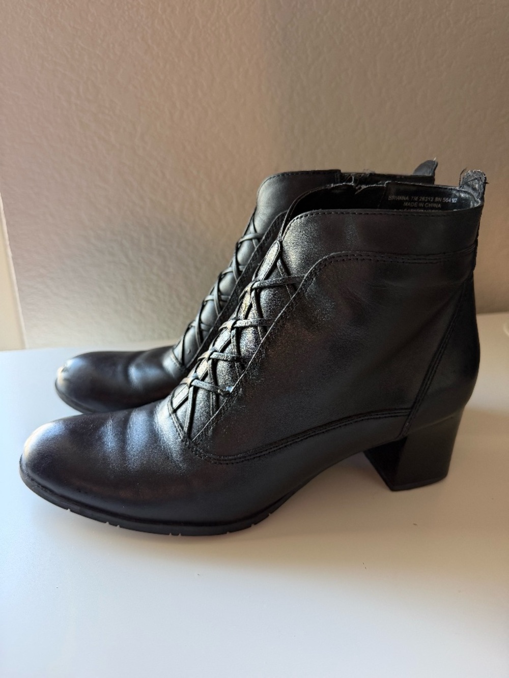 Women's Classic Elements Black Leather Boots, 7M